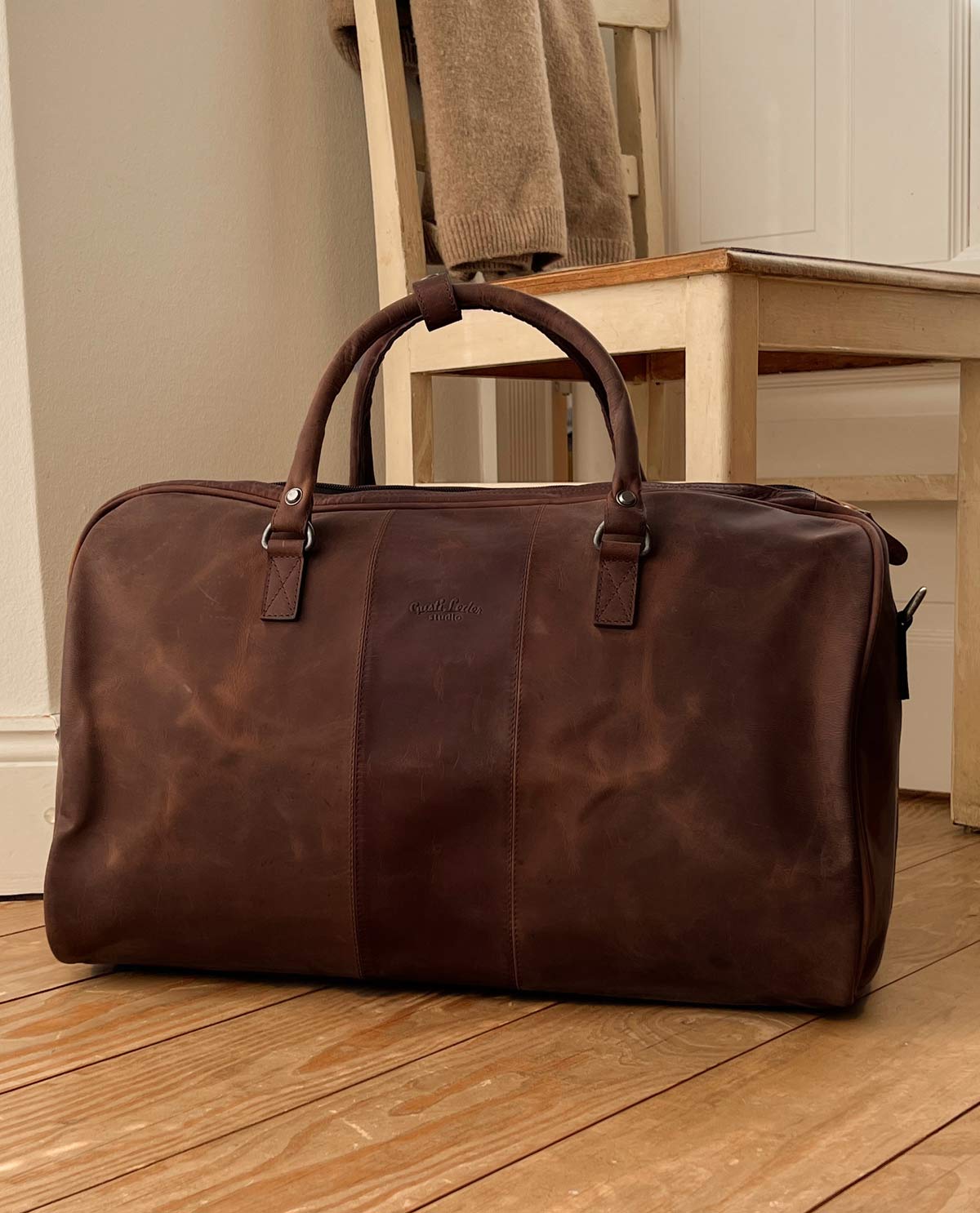 gusti-leder-valter-sport-und-reisetasche-26-liter-aus-leder image 1
