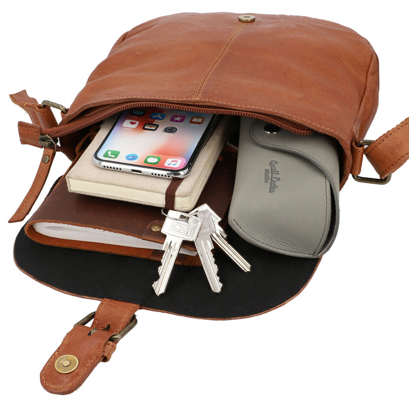 gusti-leder-candice-crossbody-handtasche-aus-leder image 3