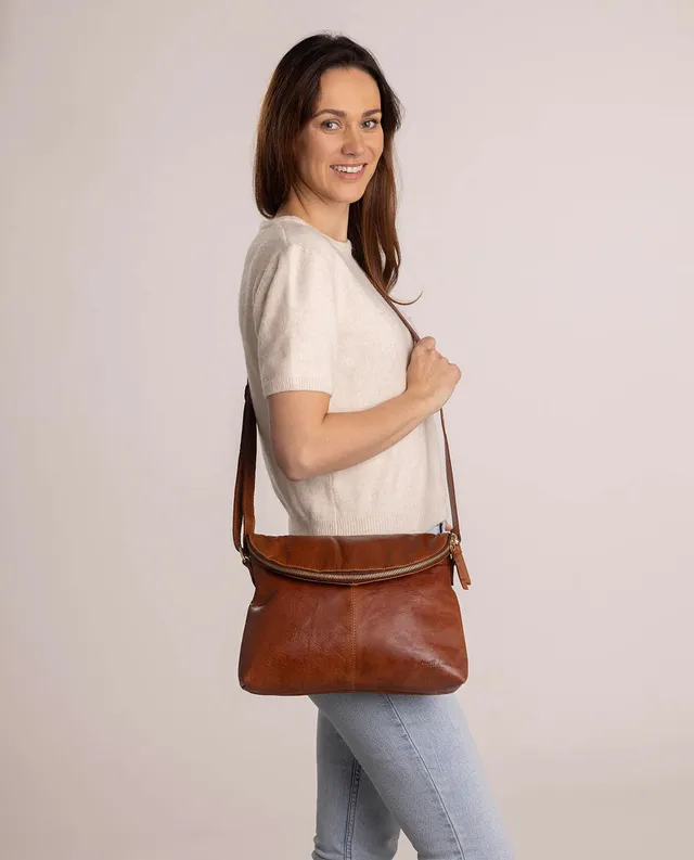 gusti-leder-gardenia-crossbody-tasche-aus-b-ffelleder-honigbraun image 1