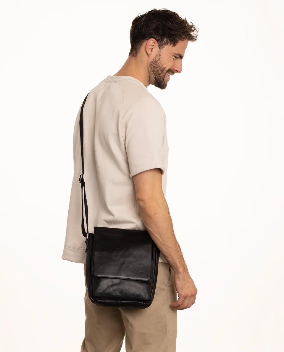 gusti-leder-markus-umh-ngetasche-schultertasche-aus-leder image 1