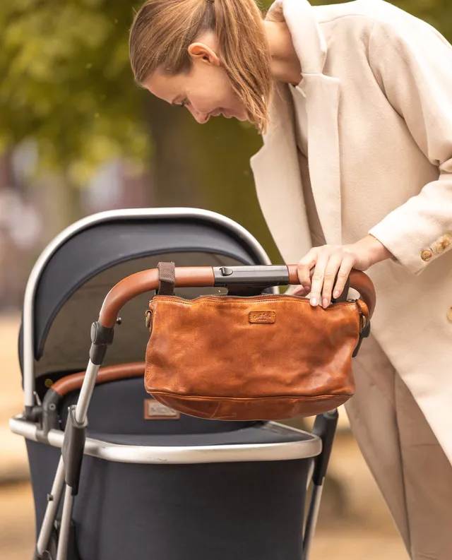 gusti-leder-suzi-wickeltasche-aus-leder-braun-f-r-kinderwagen image 1