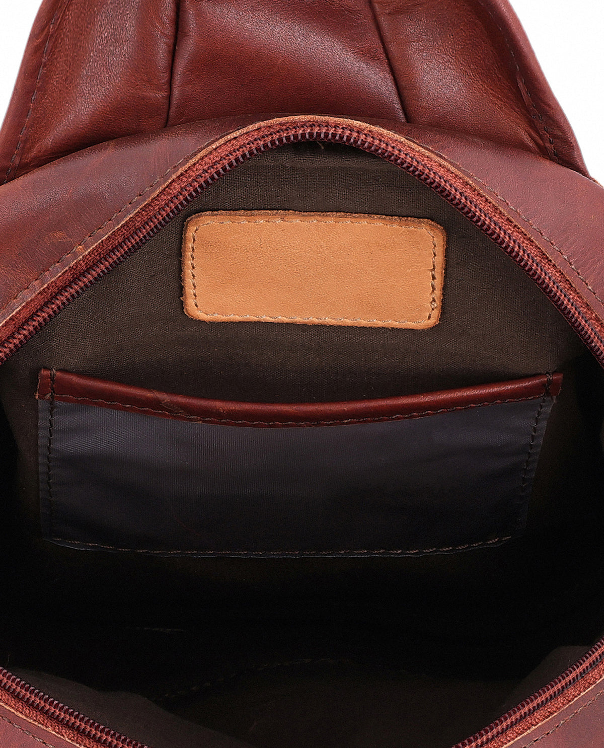 gusti-leder-addi-kinderrucksack-pinguin-braun-mit-airtag-fach image 3