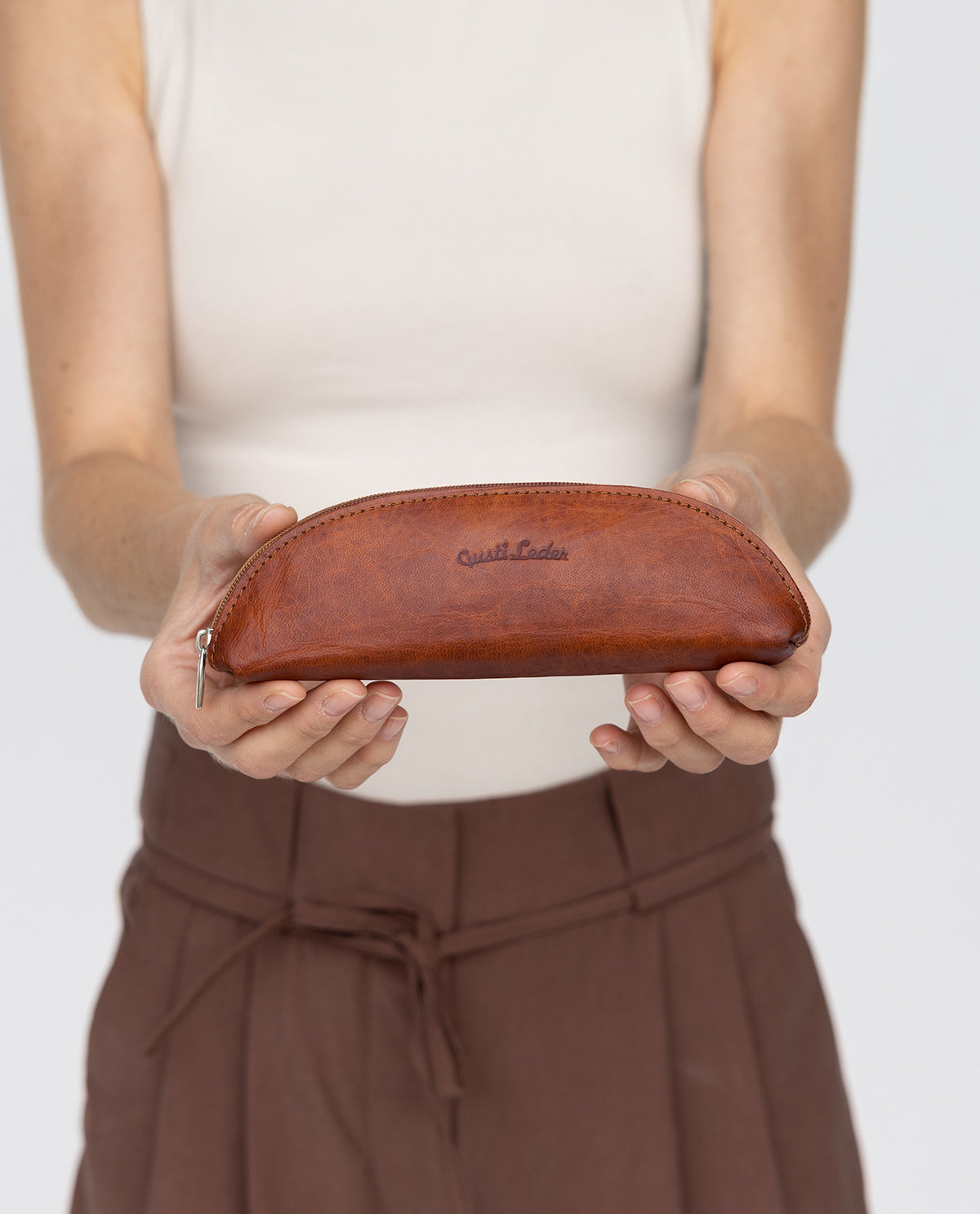 gusti-leder-vilo-federtasche-leder-braun image 5