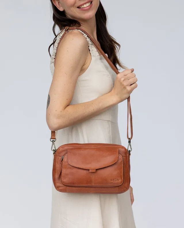 gusti-leder-flores-braune-rindsleder-handtasche-mit-wechselgurt-lwg-zertifiziert image 1