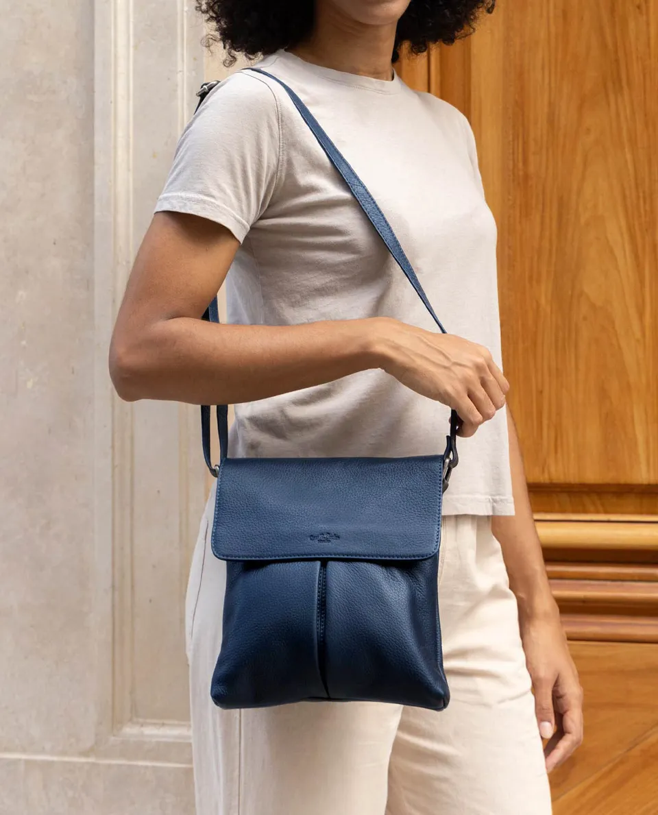 gusti-leder-veha-umh-ngetasche-damen-blau-rechteckig image 1
