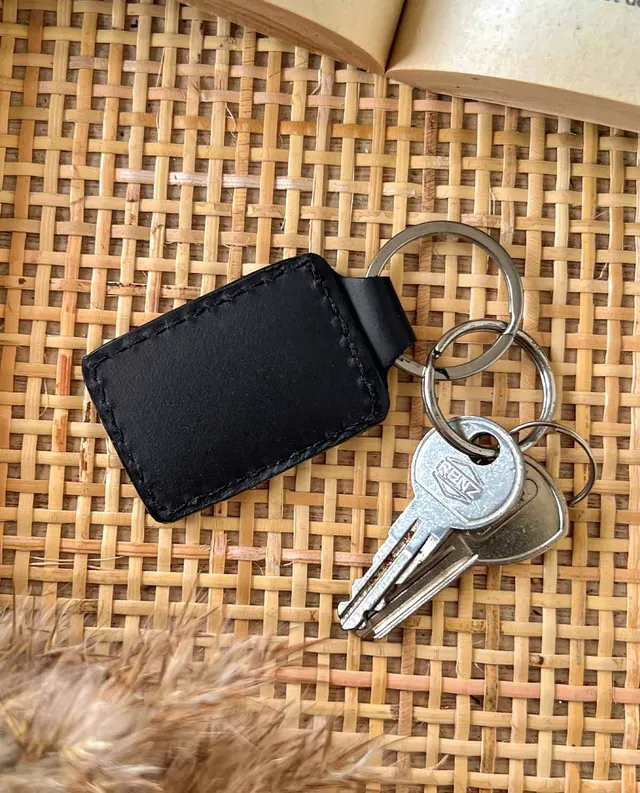 gusti-leder-ryan-schl-sselanh-nger-aus-b-ffelleder-kompakt image 1