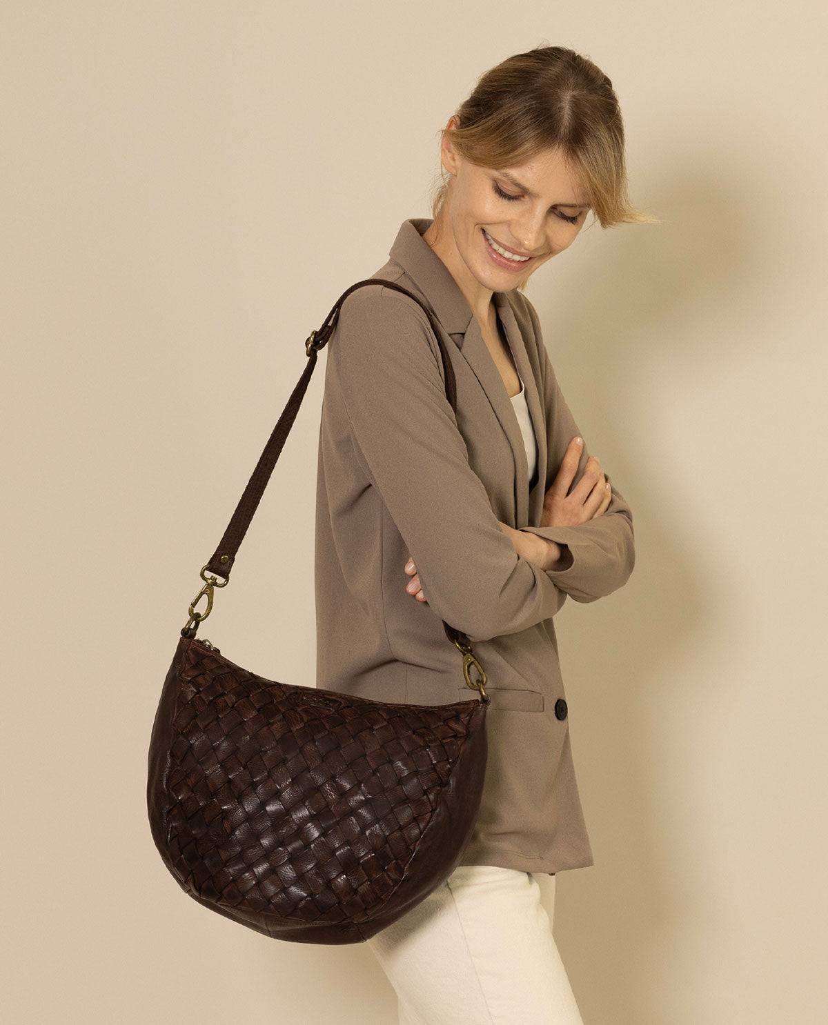 gusti-leder-clover-outlet-umh-ngetasche-rindsleder-geflochten image 4