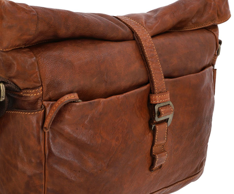 gusti-leder-zane-umh-ngetasche-messenger-aus-leder-braun image 2