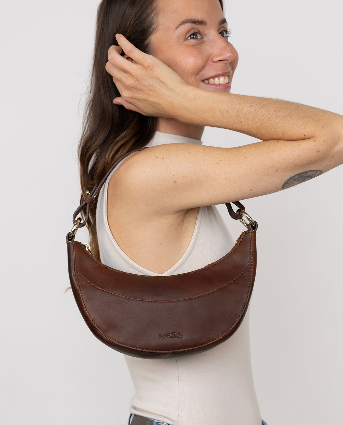 gusti-leder-mara-kleine-damen-handtasche-braun-leder image 1