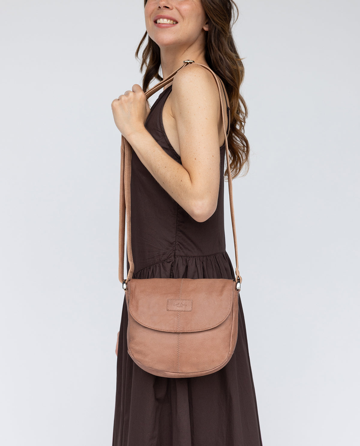 gusti-leder-benja-handtasche-damen-umh-ngetasche-klein image 1