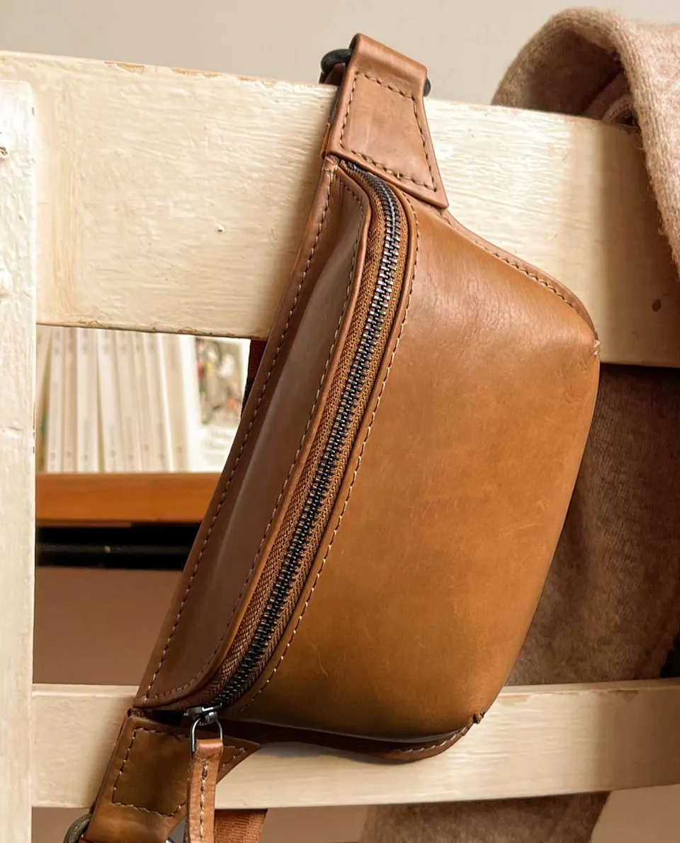 gusti-leder-norell-g-rteltasche-bauchtasche-aus-leder image 1