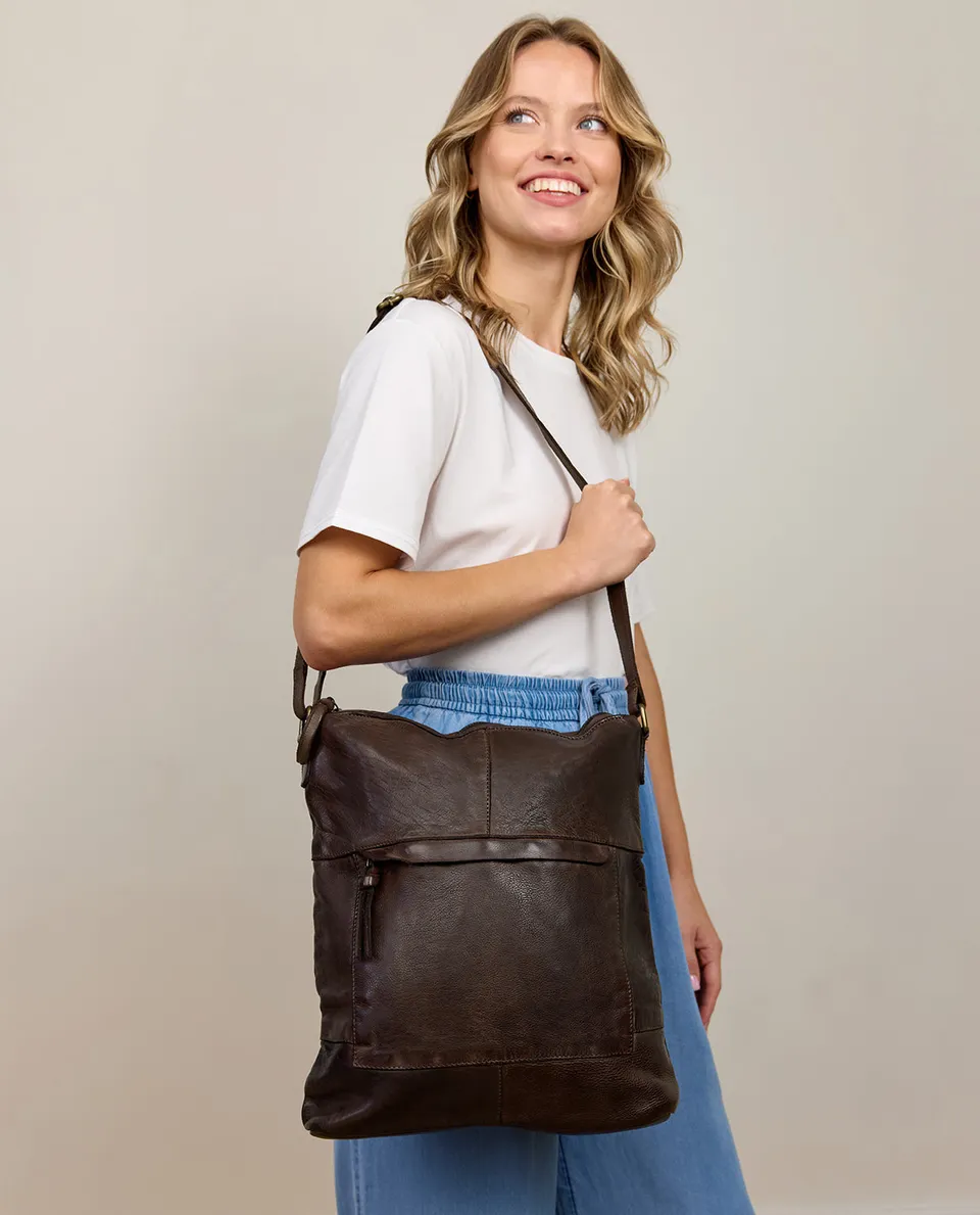 gusti-leder-maola-umh-ngetasche-aus-waschleder-gro-es-leder-shopper-unikat image 1