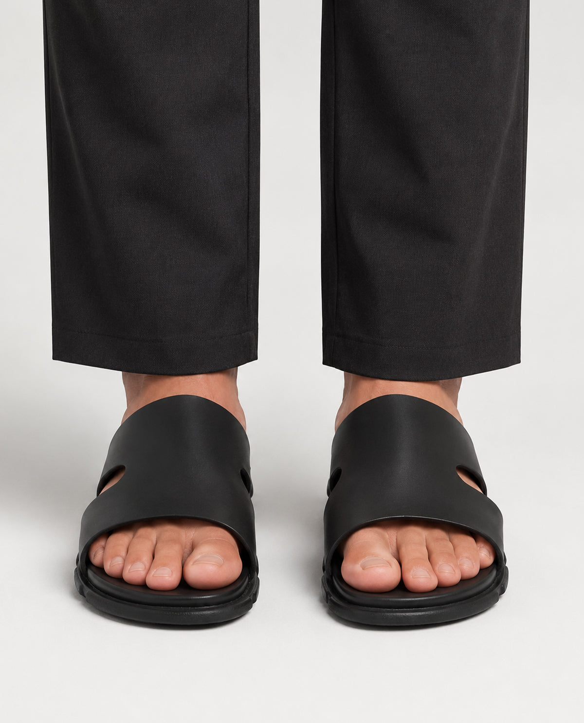 gusti-leder-garret-ledersandale-slipper-herren-schwarz image 4