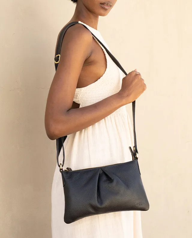 gusti-leder-aurelie-kleine-lederhandtasche-damen-schwarz-mit-airtag-fach image 1
