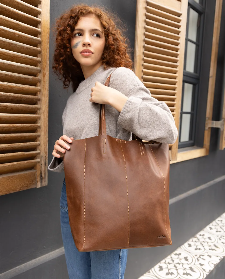 gusti-leder-cassidy-shopper-handtasche-aus-leder-urban-understatement-look image 1