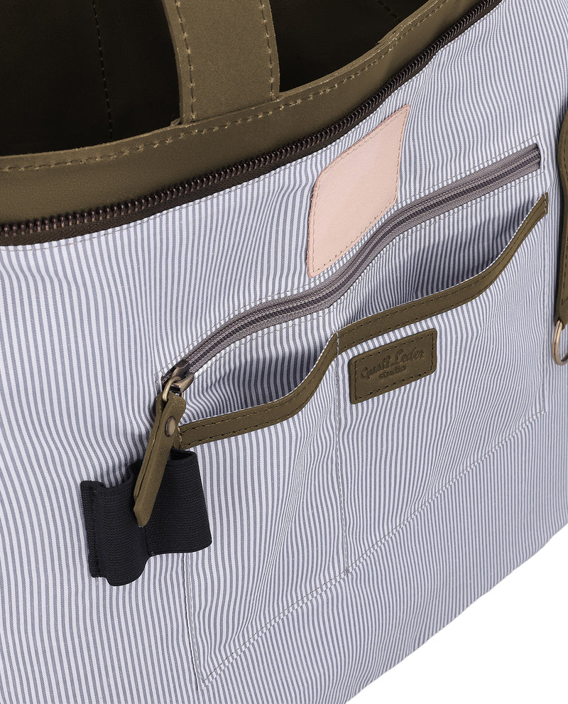 gusti-leder-cecilia-handtasche-leder-gr-n-laptop-15-zoll-airtag-fach image 5