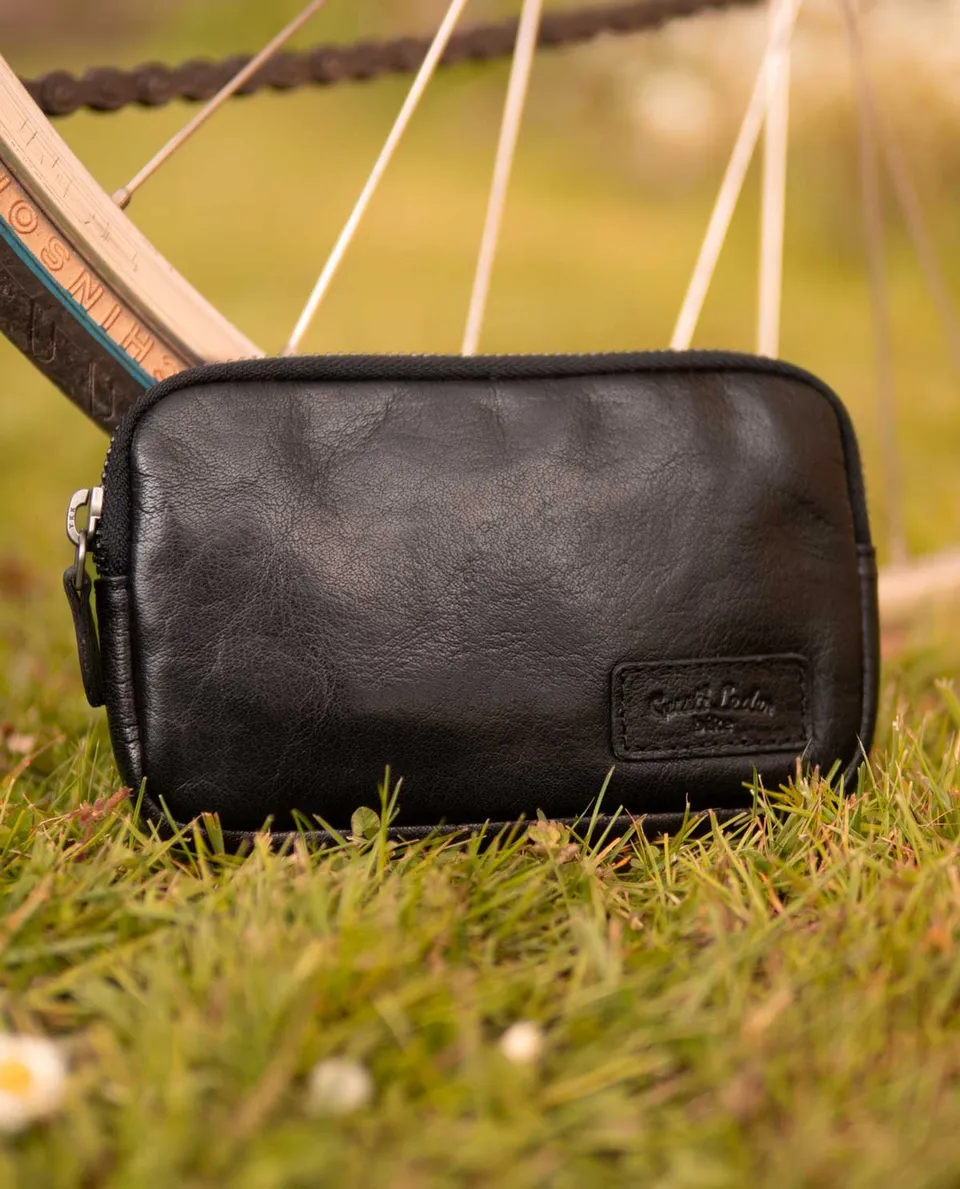 gusti-leder-alberto-c-schl-sseltasche-aus-b-ffelleder image 1