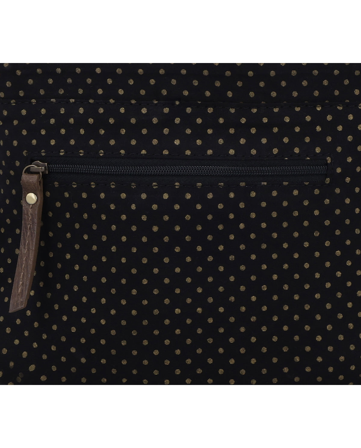 gusti-leder-benja-mini-handtasche-damen-echtleder-mit-verstellbarem-schulterriem image 7