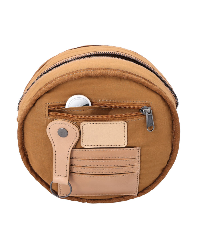 gusti-leder-tora-kleine-schultertasche-damen-aus-rindsleder-beige image 4
