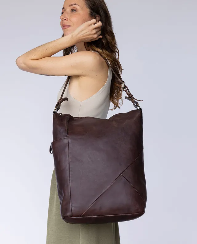 gusti-leder-alisia-2-in-1-rucksack-handtasche-dunkelbraun image 1