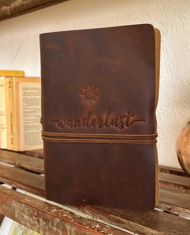 gusti-leder-wanderlust-lederbuch-notizbuch-aus-b-ffelleder-mit-handgesch-pftem-p image 1