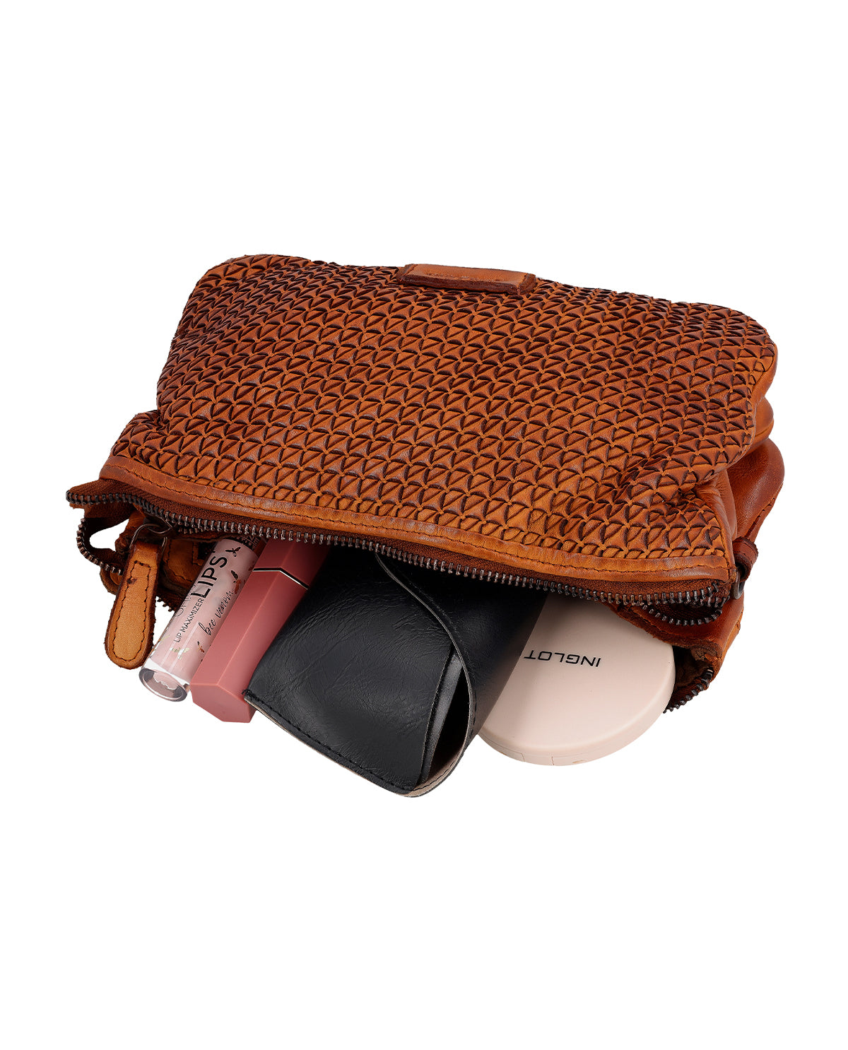 gusti-leder-bulan-handtasche-leder-braun-flechtmuster-mit-airtag-fach image 3