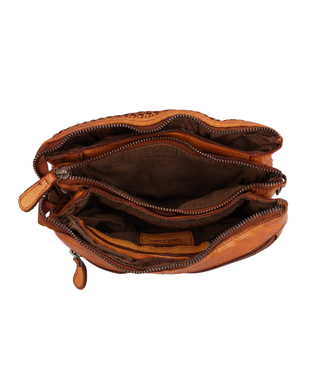 gusti-leder-bulan-handtasche-leder-braun-flechtmuster-mit-airtag-fach image 4