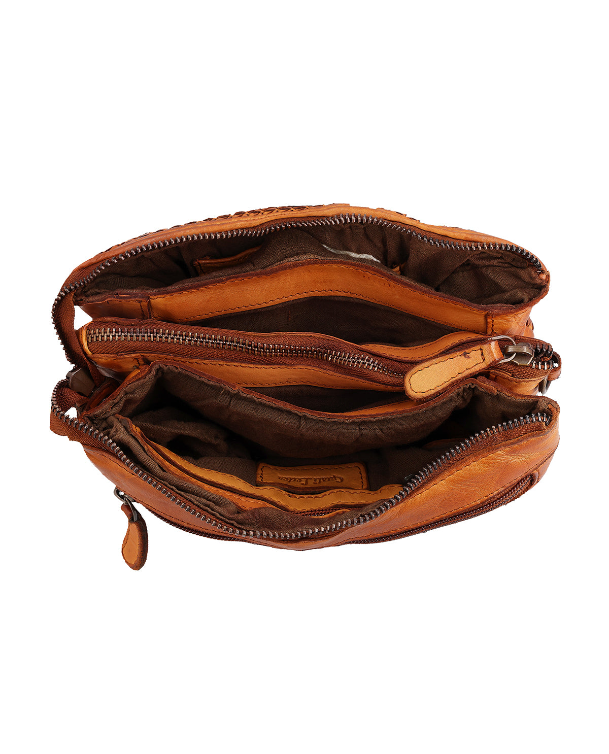 gusti-leder-bulan-handtasche-leder-braun-flechtmuster-mit-airtag-fach image 5