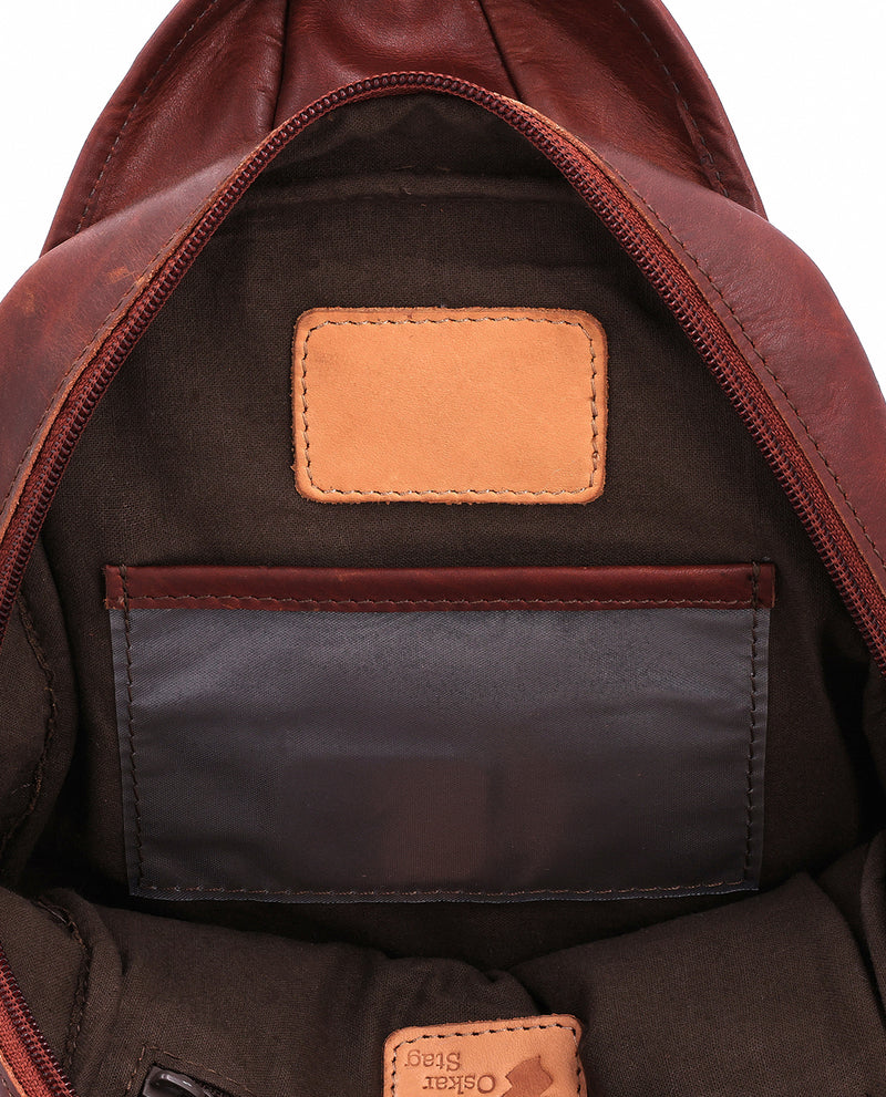 gusti-leder-addi-kinder-rucksack-pinguin-aus-leder-braun-mit-airtag-fach image 3