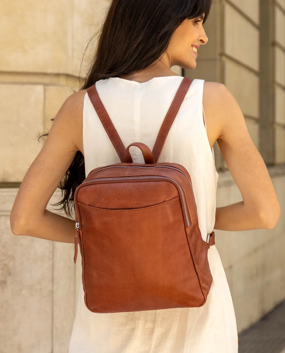 gusti-leder-kelly-cityrucksack-aus-leder-im-rechteck-design image 1