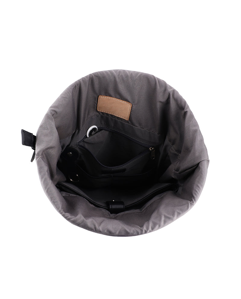 gusti-leder-bendik-rolltop-rucksack-schwarz-laptopfach-leder image 5