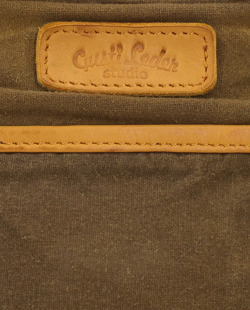 gusti-leder-cecilie-damen-handtasche-gelb-geflochten-mit-airtag-fach image 5