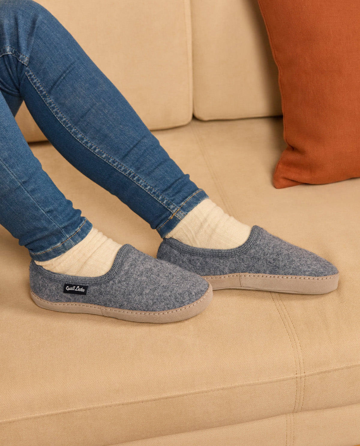 gusti-leder-marah-hausschuhe-schurwolle-filz-unisex image 2