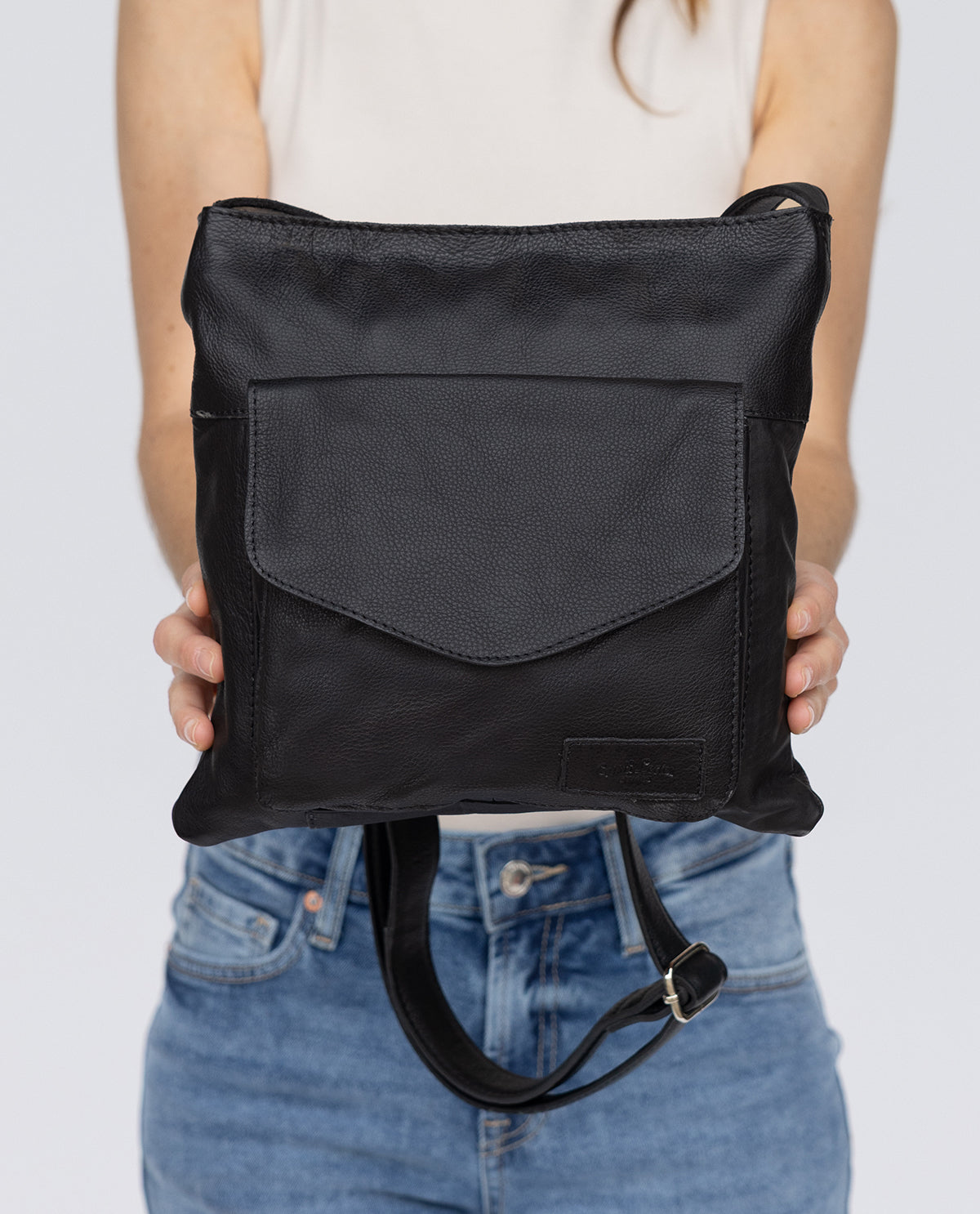 gusti-leder-rikke-kleine-lederhandtasche-schwarz-damen image 8