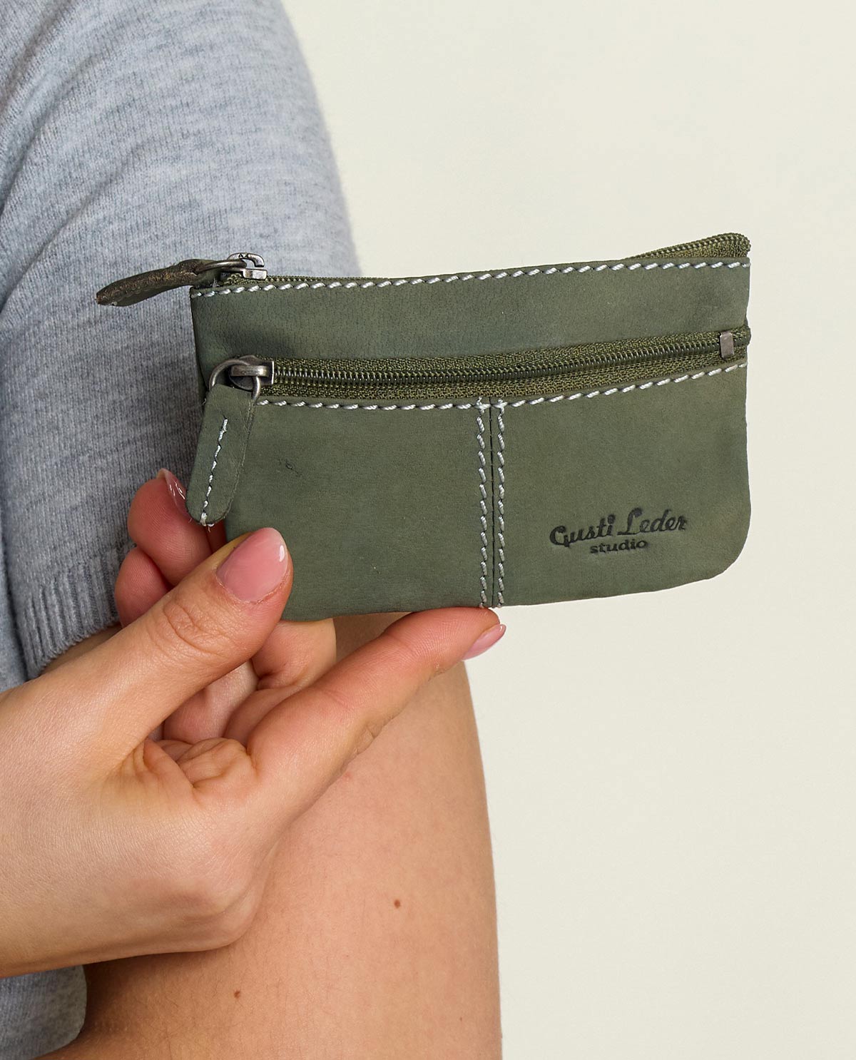 gusti-leder-rook-schl-sseltasche-aus-leder-mit-2-rei-verschlussf-chern image 1