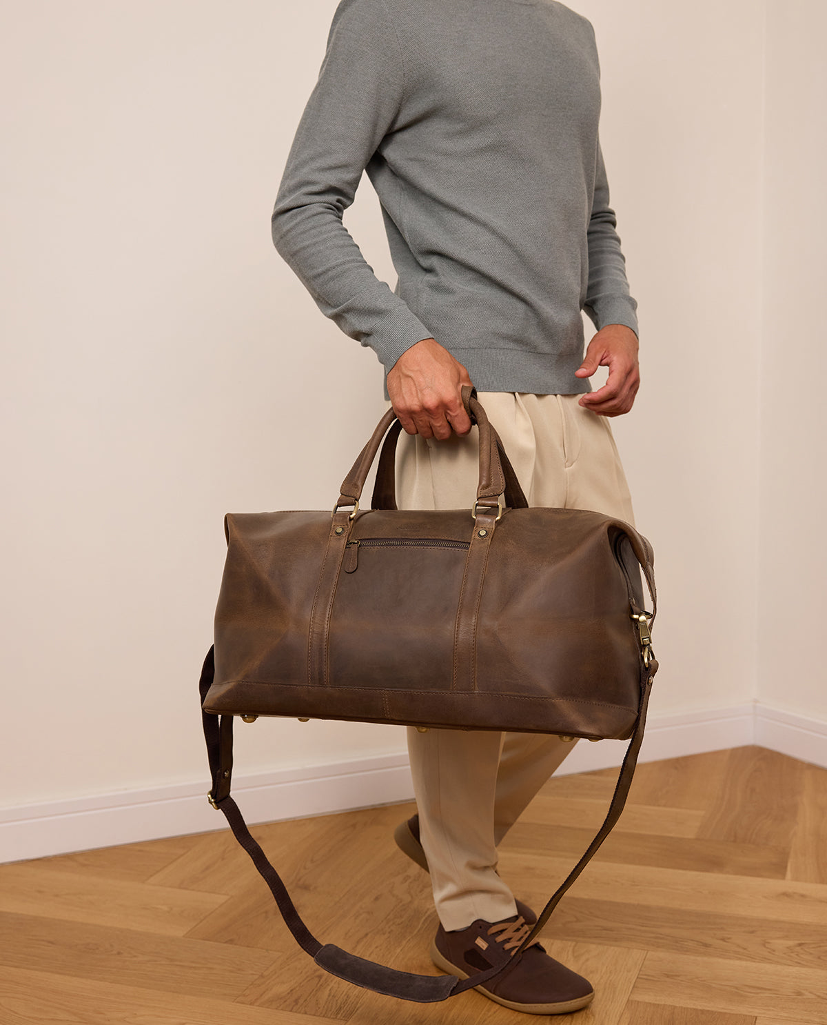 gusti-leder-ruben-reisetasche-aus-pflanzlich-gegerbtem-leder-vintage image 1