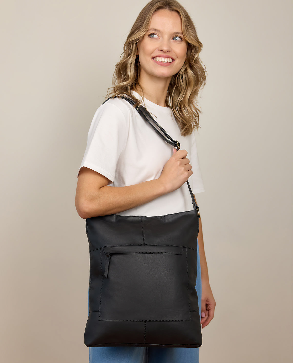 gusti-leder-maola-umh-ngetasche-aus-pflanzlich-gegerbtem-leder image 1