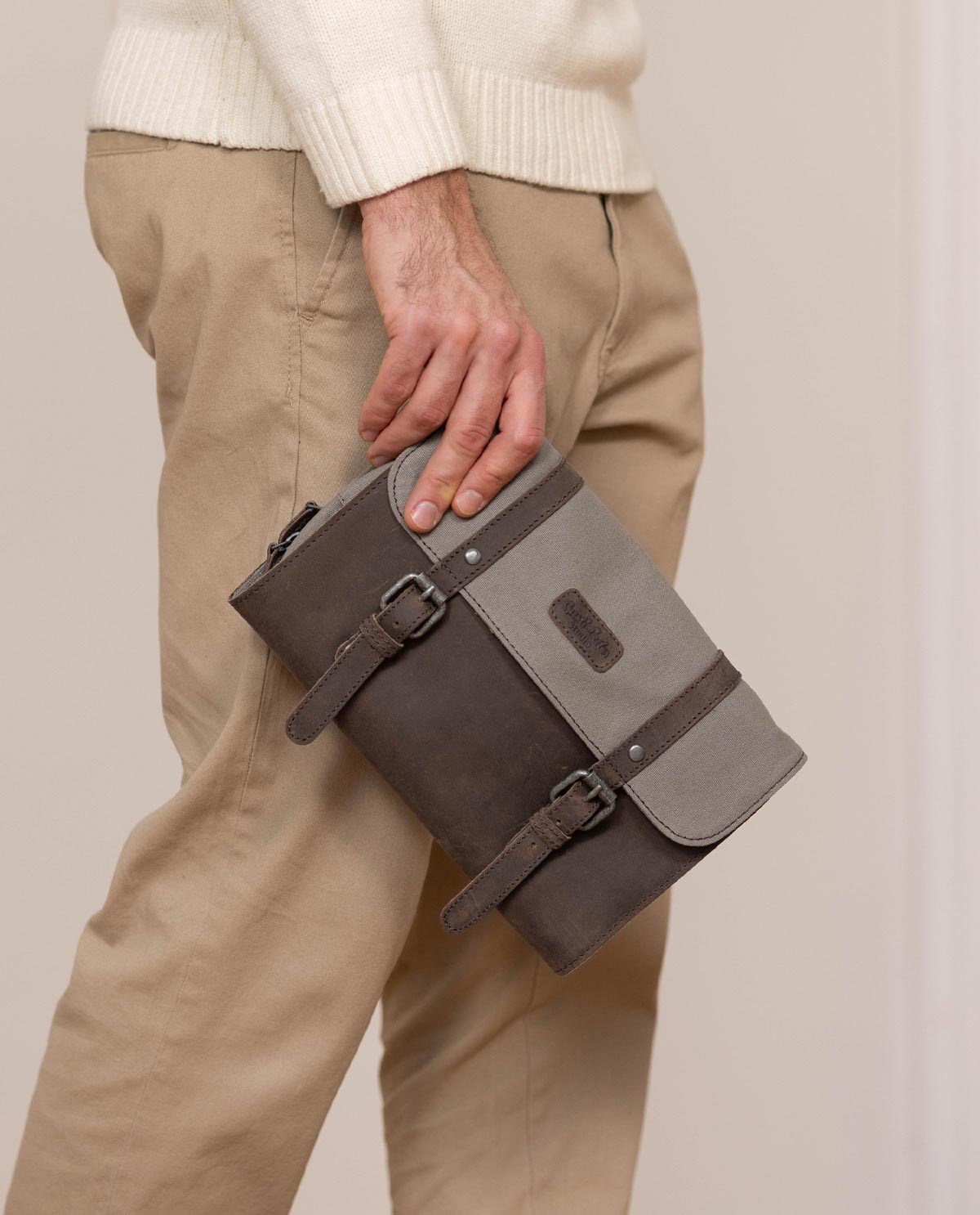 gusti-leder-rodney-waschtasche-kulturbeutel-zum-aufh-ngen-leder image 1