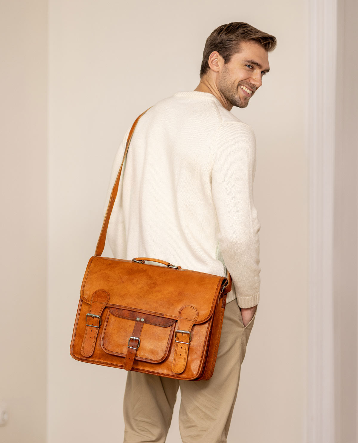 gusti-leder-outlet-umh-ngetasche-leder-vintage-kleinere-fehler image 6