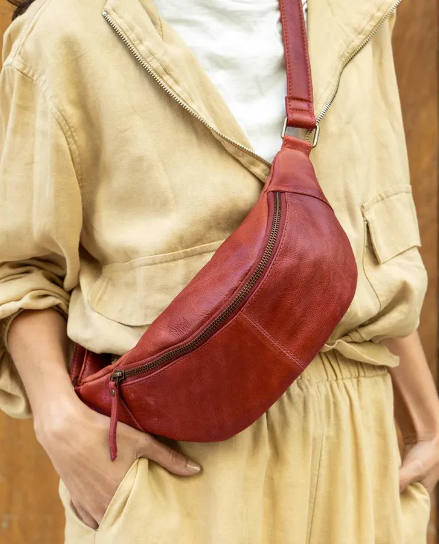 gusti-leder-cillian-bauchtasche-aus-leder-minimalistisch image 1