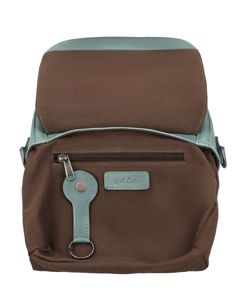 gusti-leder-hanni-kleine-leder-handtasche-damen-in-gr-n-mit-airtag-fach image 4
