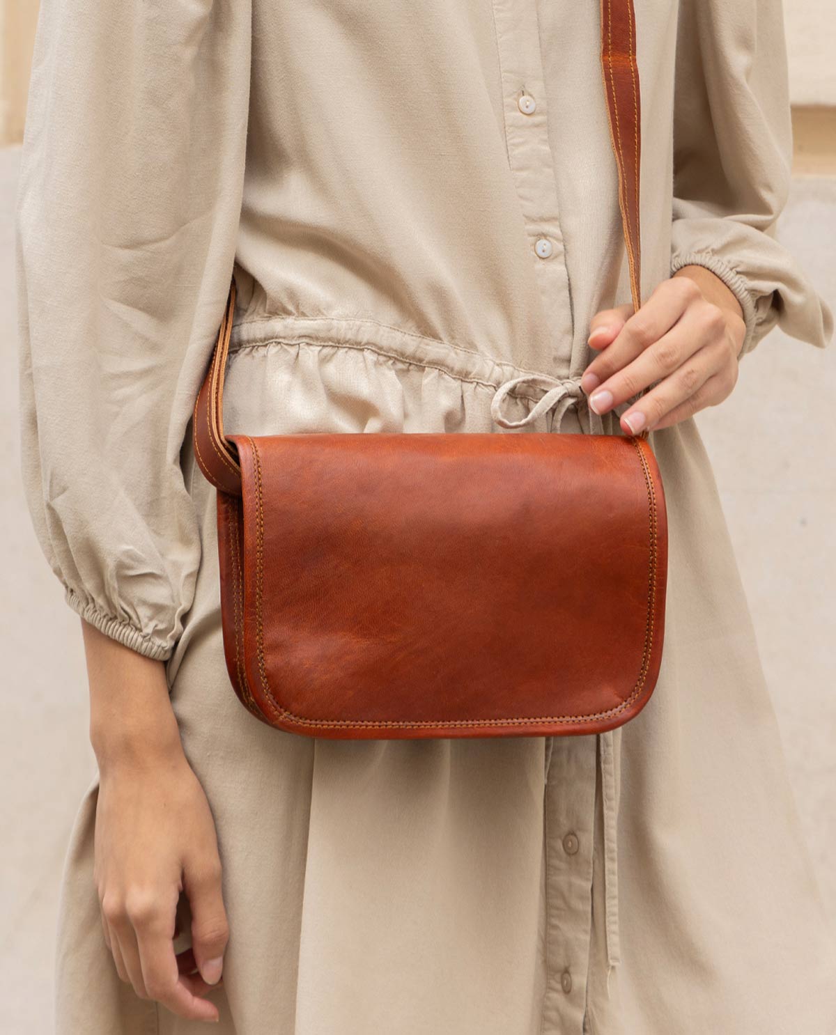 gusti-leder-summer-7-9-handtasche-nature-echtleder image 6