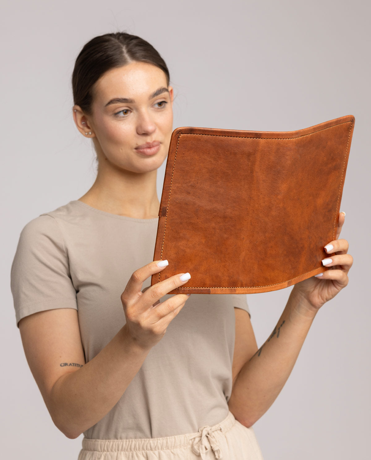 gusti-leder-becky-buchh-lle-aus-ziegenleder-hellbraun-outlet image 4