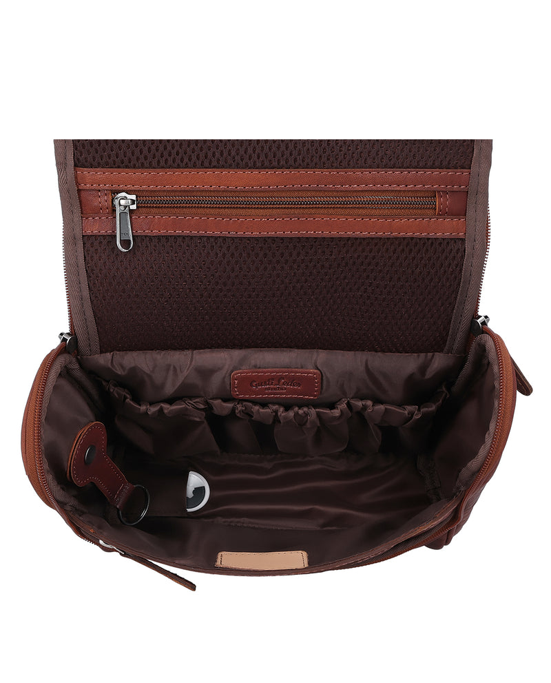 gusti-leder-aidan-waschtasche-aus-leder-braun-kulturbeutel image 3