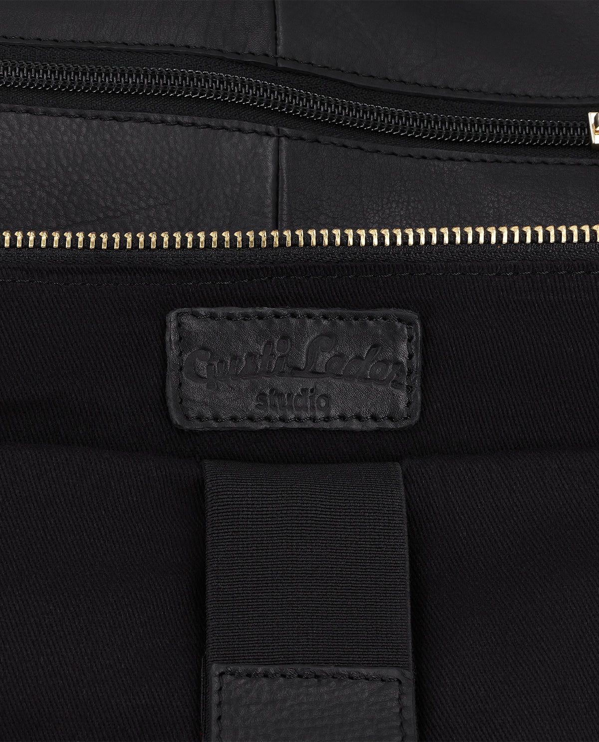 gusti-leder-hannah-ledertasche-mit-laptopfach-und-rei-verschluss image 7