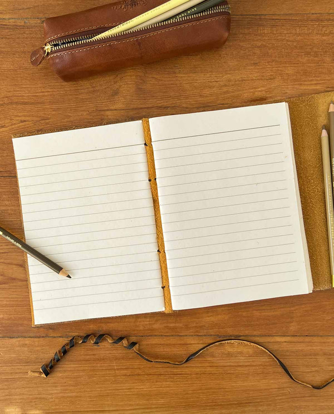 gusti-leder-rosie-liniert-notizbuch-a5-aus-b-ffelleder image 3