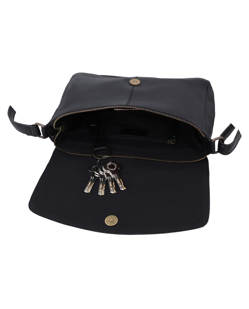 gusti-leder-maisie-handtasche-aus-leder-mit-gravur-patch image 2