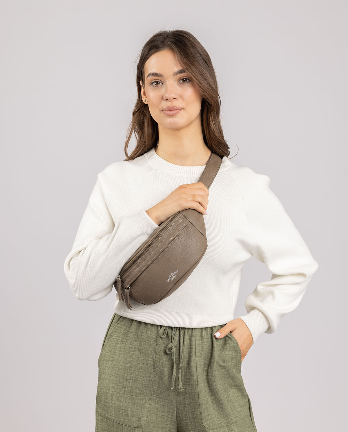 gusti-leder-spencer-g-rteltasche-aus-rindsleder-mit-rei-verschluss image 1