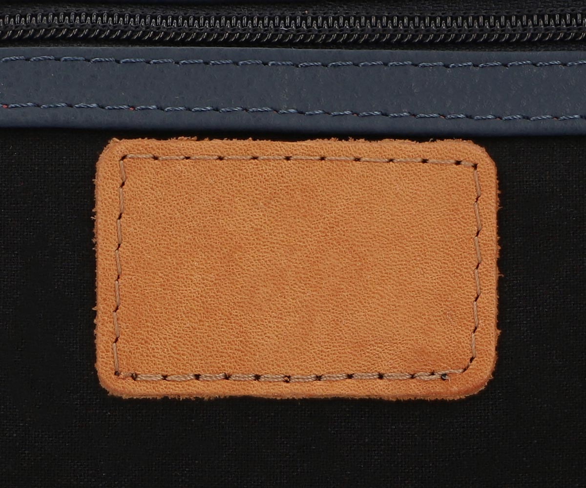 gusti-leder-deine-blaue-umh-ngetasche-blau-rechteckig-mit-vordertaschen image 8