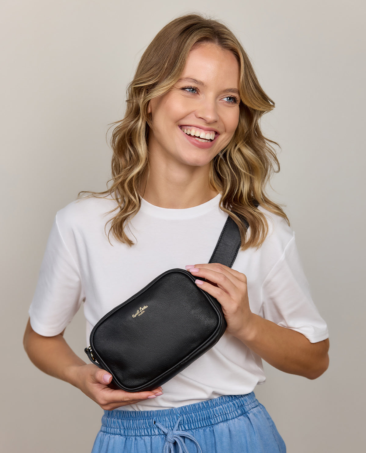 gusti-leder-sofia-umh-ngetasche-und-g-rteltasche-aus-leder-kompakt image 1